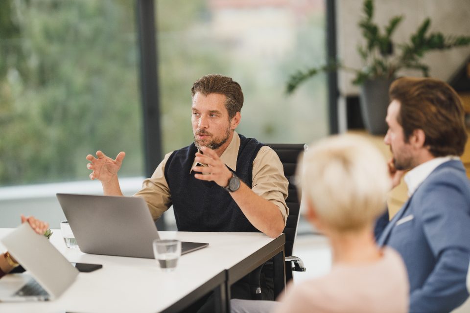 Operators reviewing performance in a working session